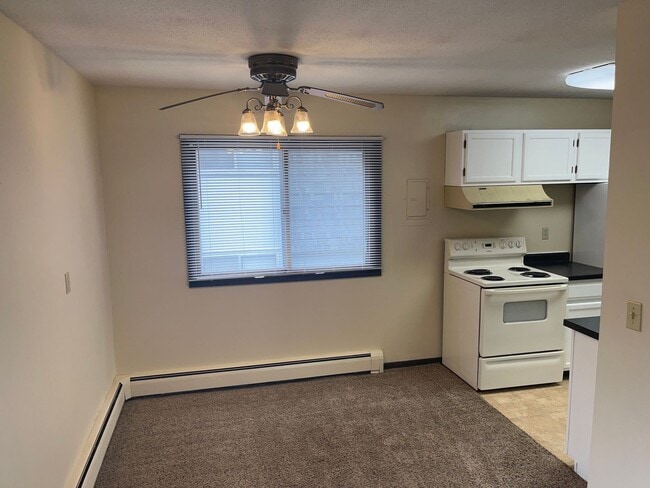 2010 Greysolon Rd in Duluth, MN - Building Photo - Building Photo