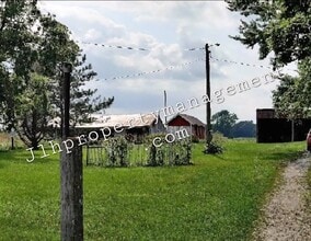 9068 Black Oak Rd in Mount Carroll, IL - Building Photo - Building Photo