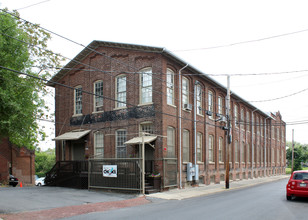 727 N Meadow St in Allentown, PA - Foto de edificio - Building Photo