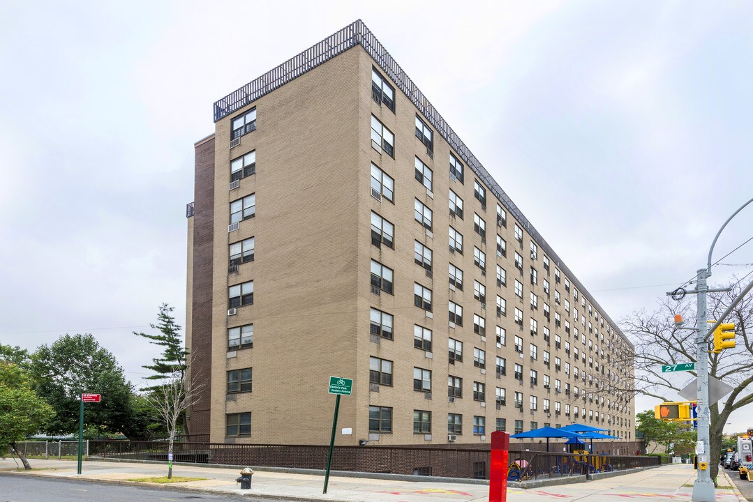 Bridgeview III Apartments in Astoria, NY - Foto de edificio