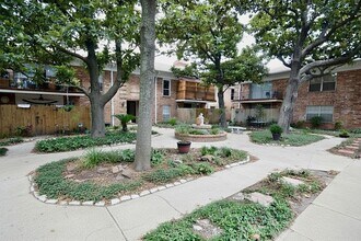 2822 Briarhurst Dr in Houston, TX - Building Photo - Building Photo