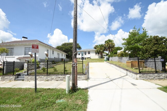 403 N Oleander Ave in Daytona Beach, FL - Building Photo - Building Photo