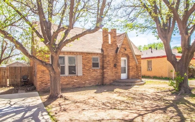 1913 25th St in Lubbock, TX - Building Photo - Building Photo