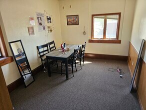 14 E Main St, Unit Massive Main St apartment in Vermillion, SD - Building Photo - Building Photo