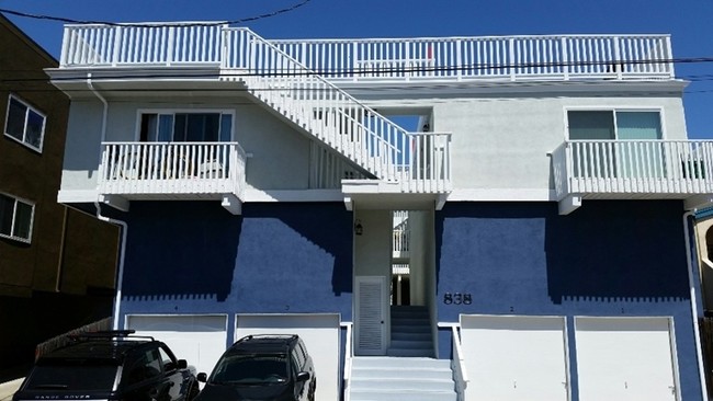 838 Cypress Ave in Hermosa Beach, CA - Foto de edificio - Building Photo