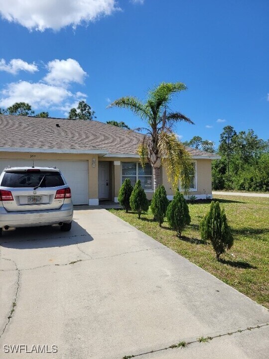 355 Justice Ave in Lehigh Acres, FL - Building Photo