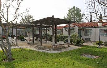 1685 Portola Ave in Livermore, CA - Foto de edificio - Building Photo