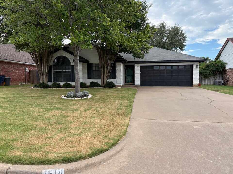 1514 Hayloft Ln in Granbury, TX - Building Photo