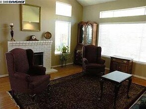 3853 Stone Pointe Way in Pleasanton, CA - Building Photo - Building Photo
