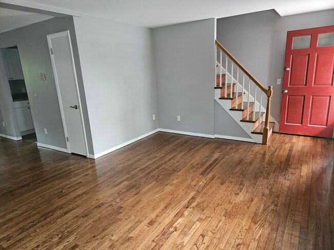81 E Pattagansett Rd in East Lyme, CT - Building Photo - Building Photo