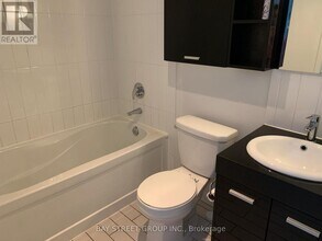 19 Singer Ct in Toronto, ON - Building Photo - Building Photo