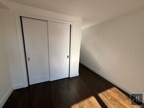 East 82nd Street in New York, NY - Building Photo - Building Photo