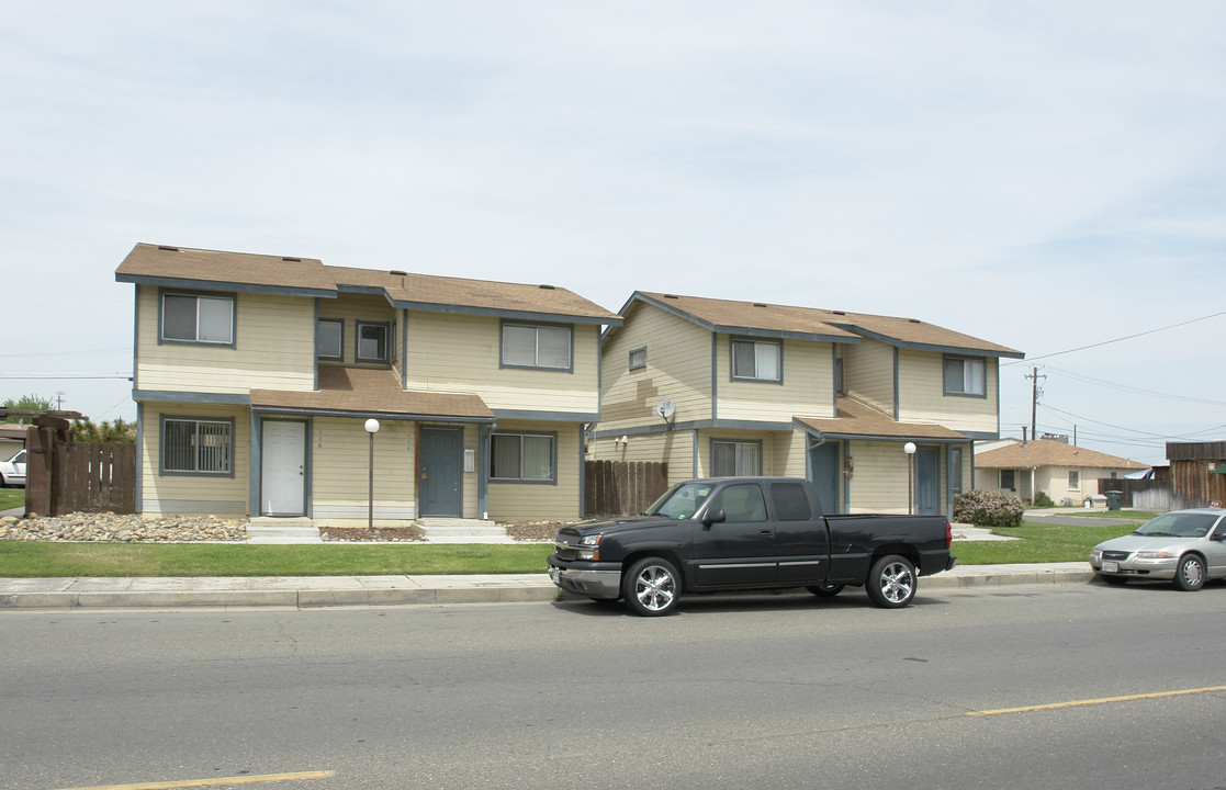 100 Kings Ave in Chowchilla, CA - Foto de edificio