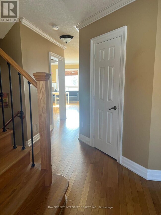 1216 Sandpiper Rd in Oakville, ON - Building Photo - Building Photo