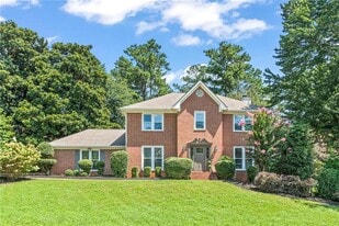 3201 Lakeridge Dr SE in Marietta, GA - Building Photo
