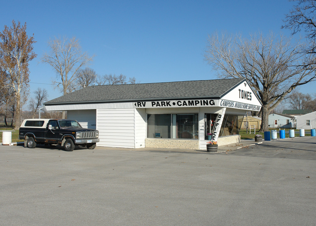 Tomes Country Club Acres RV Park in Council Bluffs, IA - Building Photo