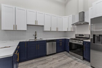 3214 W Lawrence Ave in Chicago, IL - Foto de edificio - Building Photo