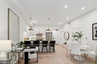 30 W Allens Ln, Unit 101 in Philadelphia, PA - Foto de edificio - Building Photo