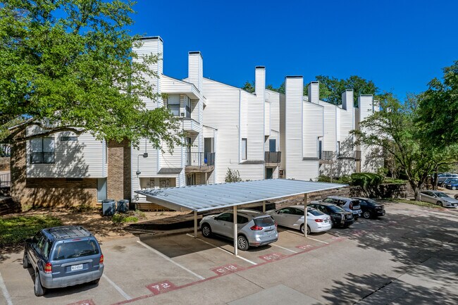 Meadow Green in Grand Prairie, TX - Building Photo - Building Photo