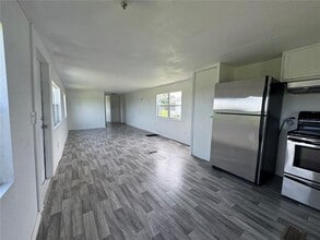 7306 Ismail Rd in Dover, FL - Building Photo - Building Photo