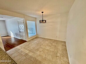 15266 Campus Park Dr, Unit Moorpark Condo in Moorpark, CA - Building Photo - Building Photo