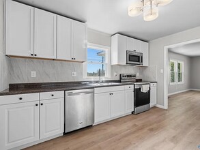 5624 NW Oakwood Rd in Huntsville, AL - Building Photo - Building Photo