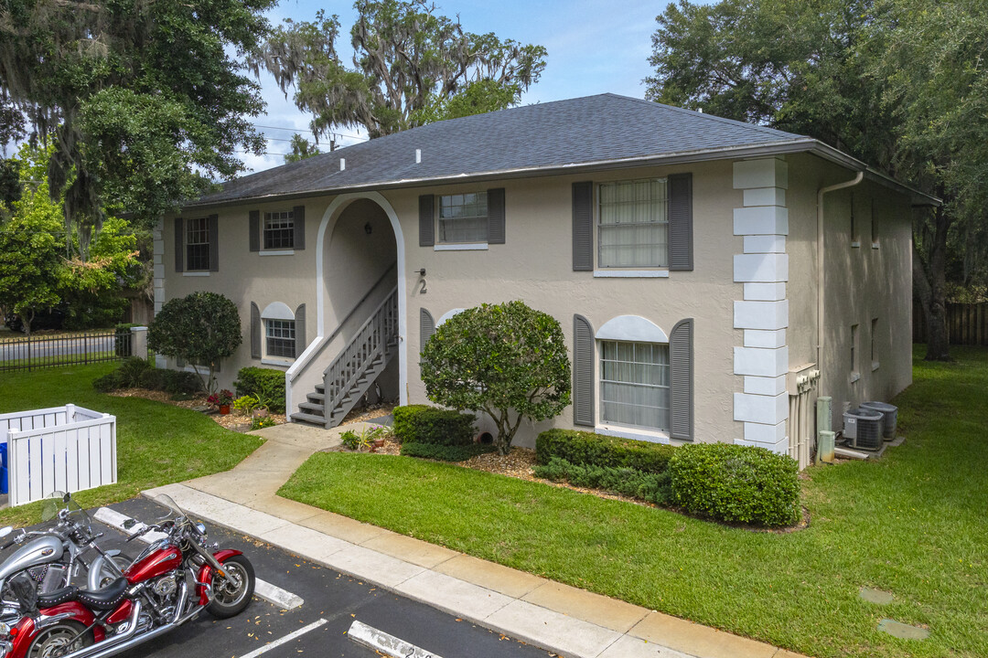 Thousand Oaks in Ormond Beach, FL - Building Photo