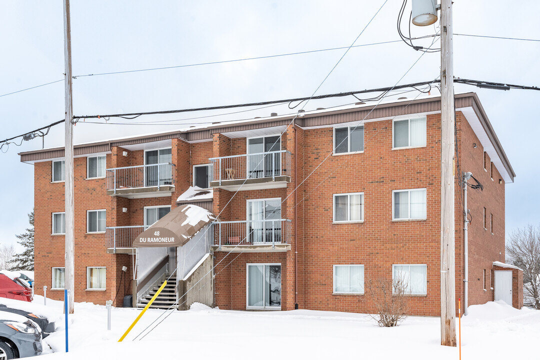 48 Du Ramoneur St in Lévis, QC - Building Photo