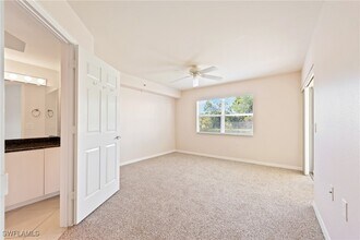 4925 Sandra Bay Dr in Naples, FL - Building Photo - Building Photo