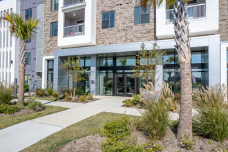 The Huntington at Lago Mar in Texas City, TX - Building Photo - Building Photo
