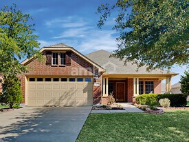 105 Broken Arrow St in Waxahachie, TX - Building Photo