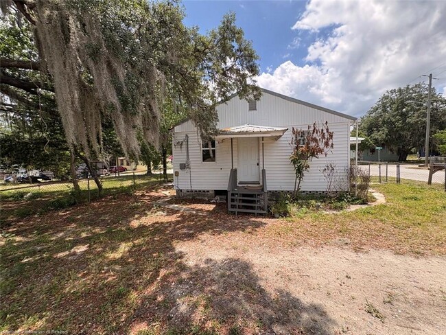 property at 1616 Roseland Ave