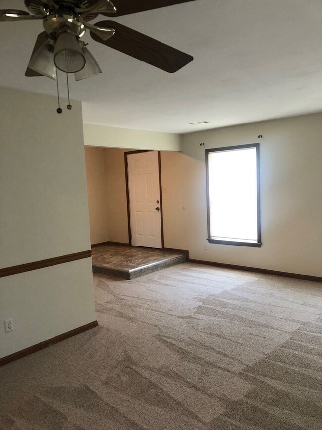 1164 Hopemont Dr in Virginia Beach, VA - Foto de edificio - Building Photo