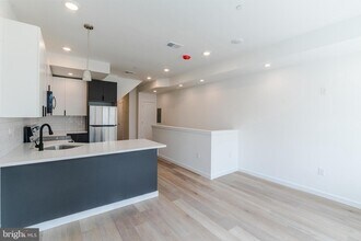 1003 W Dakota St-Unit -UNIT 2 in Philadelphia, PA - Building Photo - Building Photo