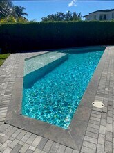 1000 N Shore Dr in Miami, FL - Building Photo - Building Photo