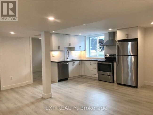 421 Woodcrest Ave in Oshawa, ON - Building Photo - Building Photo