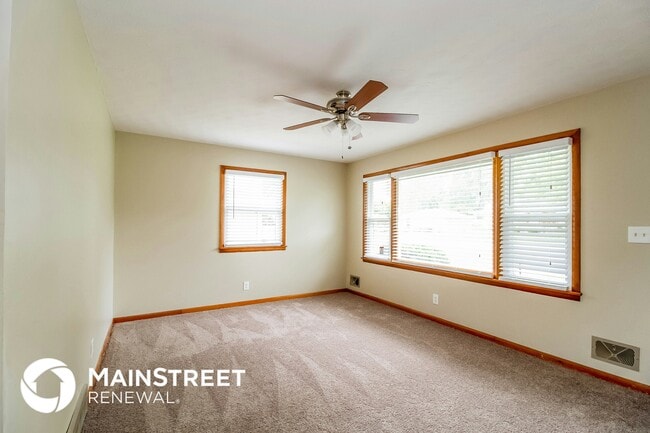 2320 Embassy Ln in Louisville, KY - Building Photo - Building Photo