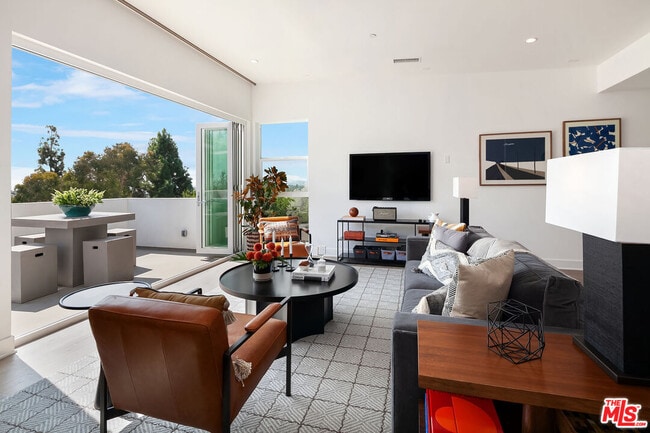 855 1/2 Hyperion Ave in Los Angeles, CA - Foto de edificio - Building Photo