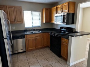 90 Hidden Lake Dr in Sanford, FL - Foto de edificio - Building Photo