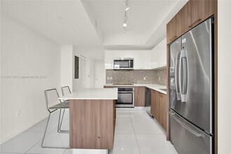 5300 Paseo Blvd in Doral, FL - Building Photo - Building Photo