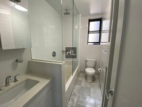 25 W 68th St in New York, NY - Building Photo - Building Photo