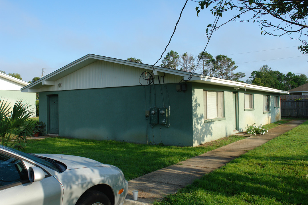 1600 W Highway 98 in Mary Esther, FL - Building Photo