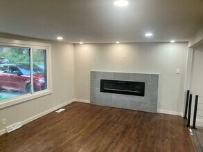 5013 NW Ridgewood Dr in Kansas City, MO - Building Photo - Building Photo