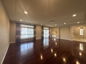 8125 Crimson Creek Ct in Las Vegas, NV - Building Photo - Building Photo