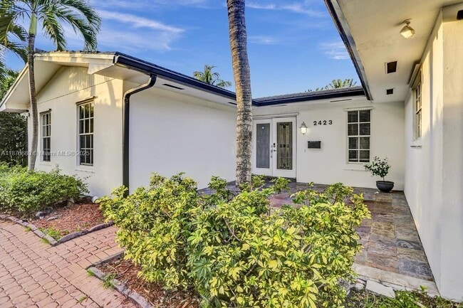 2423 NE 202nd St in Miami, FL - Building Photo - Building Photo