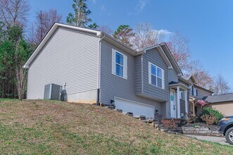 7809 Elkton Ln in Powell, TN - Foto de edificio - Building Photo