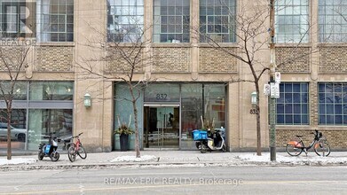 832-3832 Bay St. in Toronto, ON - Building Photo - Building Photo