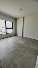 73 NW 30th St, Unit B2 in Miami, FL - Foto de edificio - Building Photo