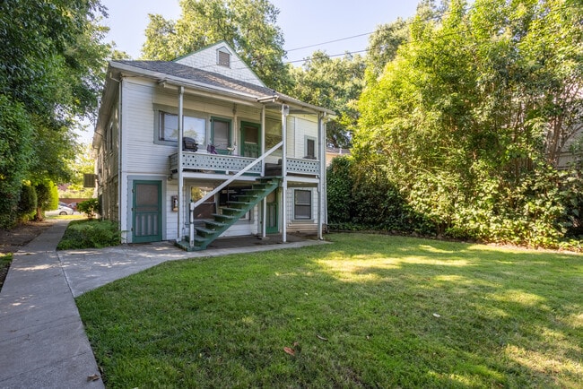 property at 812 W 1st St