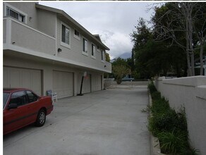 306 N Tenth Ave in Upland, CA - Foto de edificio - Building Photo